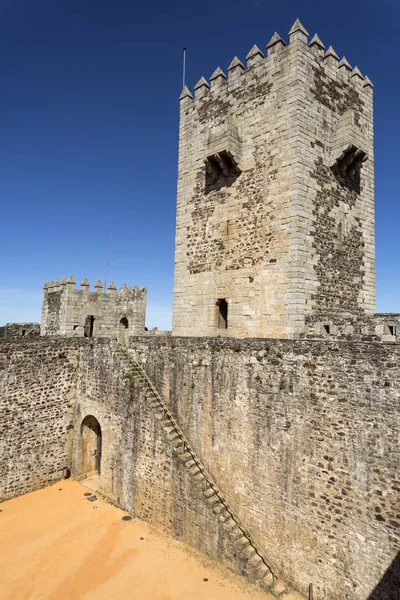 Widok Średniowieczny Zamek Wewnątrz Ściany Donjon Zbudowany Pod Koniec Wieku — Zdjęcie stockowe
