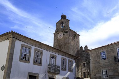 13. yüzyılda Sabugal, Portekiz inşa görünümünü Bell ve Saat Kulesi (Torre Sineira)