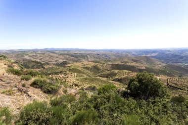 St Gabriel Chapel yakınındaki tarihi köy Castelo Melhor Coa vadiden üzerinden panoramik görünüm