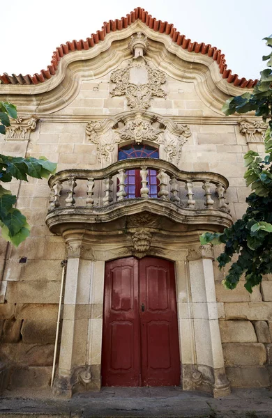 Detail Van Portal Balkon Met Balusters Onafgewerkte Wapenschild Van Sobere — Stockfoto