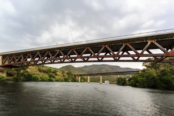Duas Pontes Ferroviária Rodoviária Sobre Rio Agueda Perto Cidade Barca — Fotografia de Stock