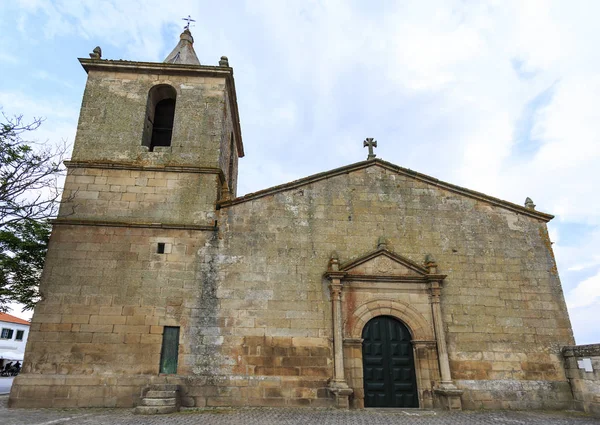 Mannerist 플루트를 줄기는 삼각형 Escalhao 포르투갈에 극복의 기둥으로 Alfiz에서 아치형된 — 스톡 사진