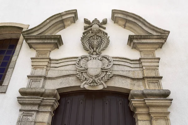 Detalhe Portal Lateral Com Frontão Quebrado Brasão Religioso Igreja Barroca — Fotografia de Stock