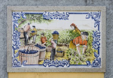 Douro Valley, nereden dünyalar ünlü Port şarap üzüm vintage, Kuzey Portekiz, sanatçı tarafından Moreira Agueda, 22 Haziran 2018 Douro Valley, Portekiz üretilir depiciting seramik
