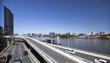 Brisbane Nehri şehir Brisbane City Riverside Expressway panoramik görünümü üzerinde 10 Eylül 2018 Brisbane, Avustralya