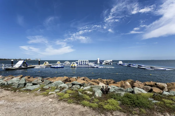 Vista Del Parque Acuático Inflable Llamado Aquasplash Redcliffe Que Construye —  Fotos de Stock