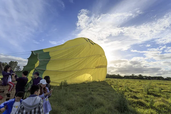 People Disembarking Basket Balloon Soft Landing Gold Coast November 2018 — Stock Photo, Image