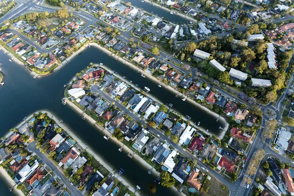 澳大利亚黄金海岸运河最理想的居住地点 澳大利亚昆士兰州的运河景观 — 图库照片