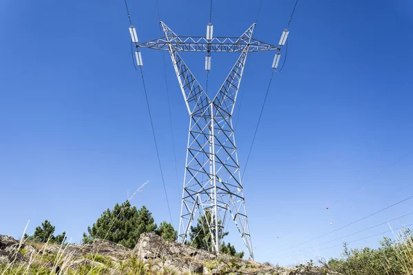 Una Torre Transmisión Torre Energía Pilón Electricidad Una Estructura Alta — Foto de Stock