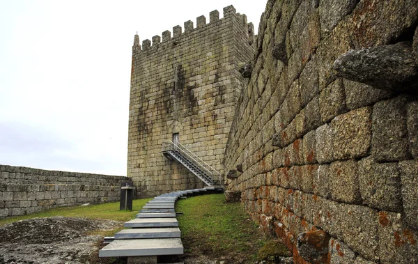 Внутри Средневекового Замка Linhares Beira Гувейя Португалия Современный Проход Доступа — стоковое фото