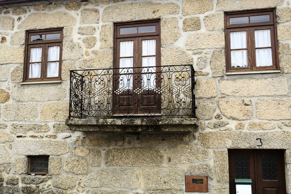 Vista Arquitetura Pedra Com Janelas Varandas Vila Histórica Linhares Beira — Fotografia de Stock