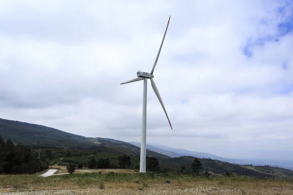 Vista Una Turbina Del Parque Eólico Videmonte Beira Alta Portugal — Foto de Stock