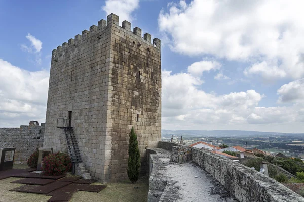 Góry Średniowieczny Zamek Zbudowany Wieku Stylu Romańskiego Gotyckiego Ściany Pozbawione — Zdjęcie stockowe