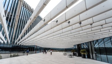 Uzun çizgiler üzerinde 25 Temmuz 2018 Lizbon, Portekiz bina modern bir mimari tridimensional bir bakış açısı oluşturma