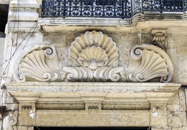 Kapı arşitrav veya epistyle