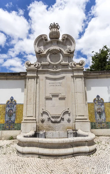 Water fontein van de Junqueira. Vertaling: vrije wateren; Jaar — Stockfoto