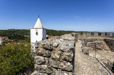 Romanesk ve Gotik tarzında Penela Ortaçağ Şatosu