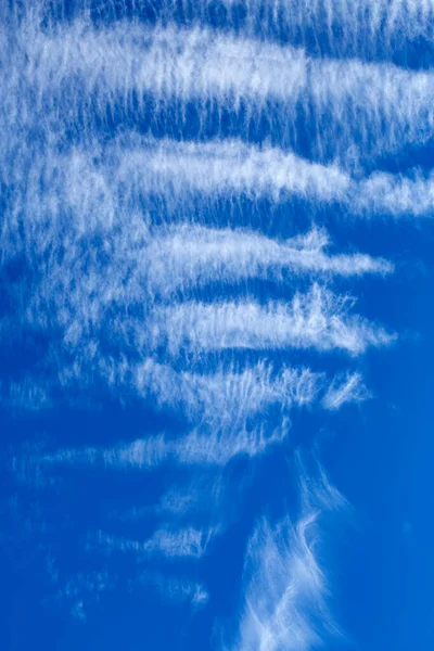 Mavi Bir Arkaplanda Güzel Bulutlar — Stok fotoğraf