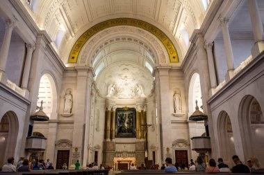 Portekiz, Fatima 'daki Meryem Ana Bazilikası' nın iç görüntüsü.