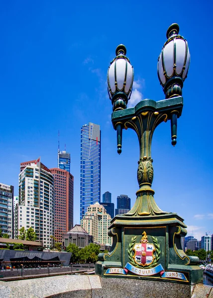 Lâmpadas Rua Ferro Fundido Decorativas Histórica Princes Bridge Com Horizonte — Fotografia de Stock