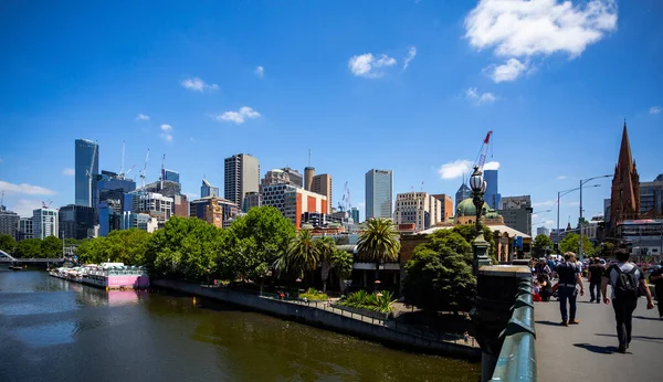 2019年12月26日在澳大利亚墨尔本 从公主大桥看到的中央商务区的高层发展远景 — 图库照片