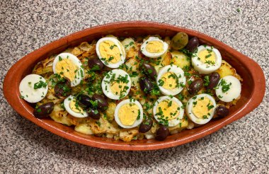 Bacalhau a Gomes de Sa Portekiz 'in en popüler morina balığı tariflerinden biridir.