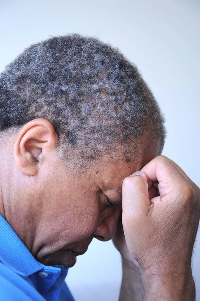 Africano Americano Masculino Expressões Seniores Dentro Casa — Fotografia de Stock