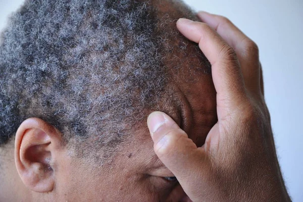 Africano Americano Masculino Expressões Seniores Dentro Casa — Fotografia de Stock