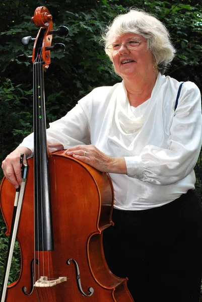 Mature Female Cellist Her Instrument — Stock Photo, Image
