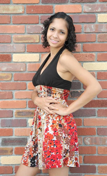 Afrikanska Amerikanska Kvinnliga Skönhet Mode Modell Uttryck Utomhus — Stockfoto