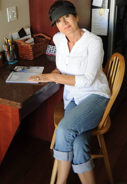 Madura Belleza Femenina Trabajando Desde Escritorio Oficina Casa — Foto de Stock