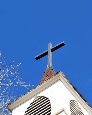 Ayakta açık havada doğa gökyüzü yüksek kilise çan kulesi.