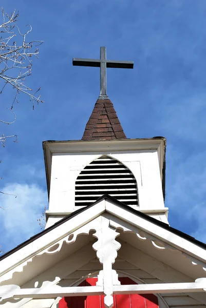 自然の空の高立って教会の尖塔 — ストック写真