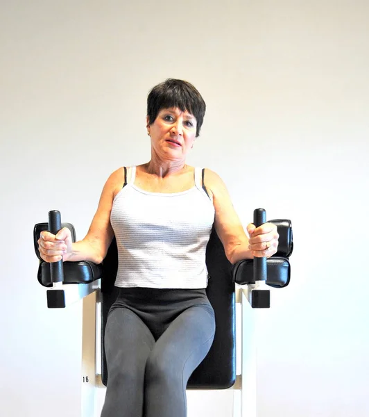 Mature Female Beauty Working Out Health Club — Stock Photo, Image