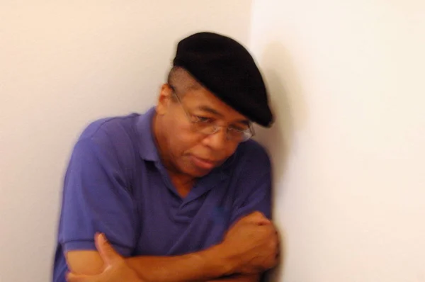 Афроамериканець Чоловіки Хронічною Депресією Відчуваючи Сумно Відкидається — стокове фото