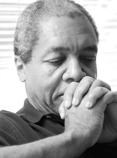 Afrika Kökenli Amerikalı Erkek Ifadeleri Evde Tek Başına — Stok fotoğraf