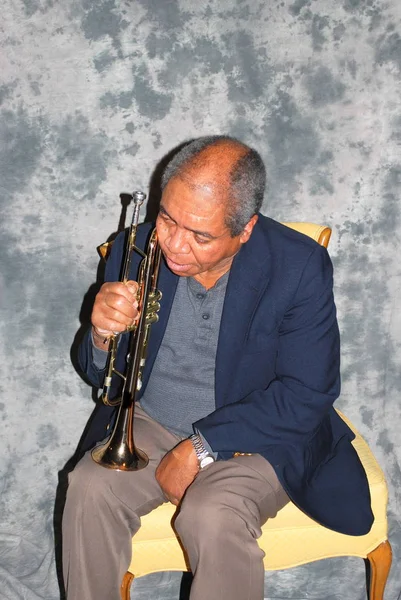 African American Jazz Trumpet Player His Horn Studio Basement — Stock Photo, Image