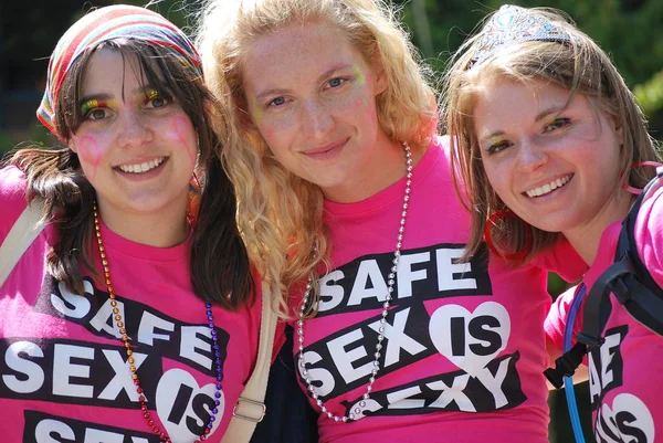 Seattle Czerwca 2009 Circa Młodych Kobiet Noszących Bezpieczny Seks Jest — Zdjęcie stockowe