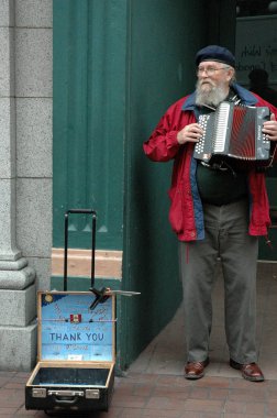 Victoria, M.Ö. 26 Kasım 2004. Circa: kıdemli erkek müzisyen Victoria, B. B bağış için performans.