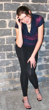 Artı boyutu kadın güzelliğinin ifadeler stüdyo bodrum katında.