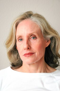 Olgun kadın güzellik mankeni ifadeleri evde tek başına..