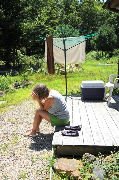 Gammal Kvinnlig Senior Har Problem Med Psykisk Sjukdom — Stockfoto