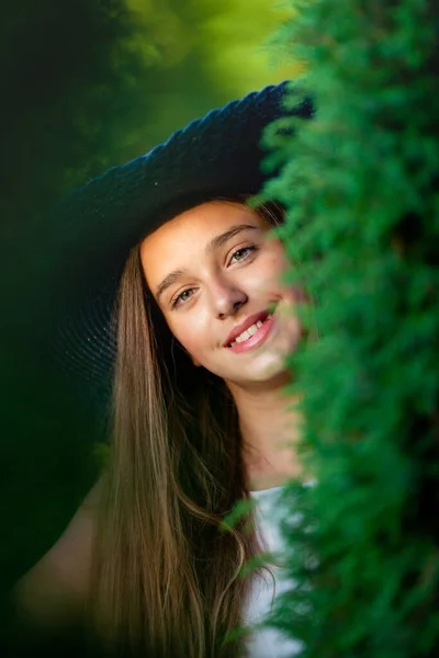 Portrait Long Haired Girl Blue Straw Hat — Stock Photo, Image