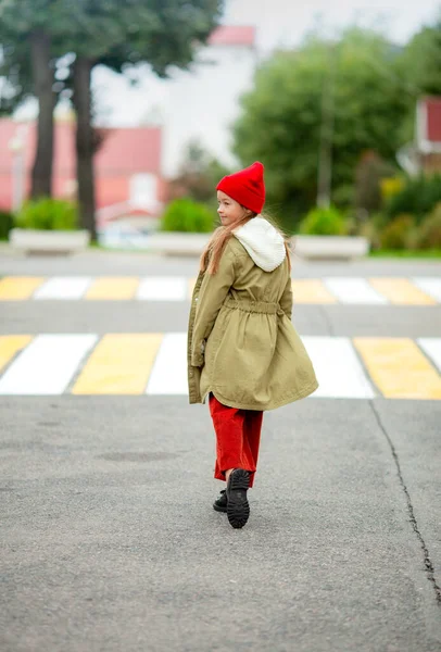 Teen Girl Ordinary Autumn Clothes City Street Walks Asphalt — Stock Photo, Image