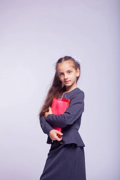 Porträt Eines Mädchens Strenger Schulkleidung Auf Hellgrauem Hintergrund — Stockfoto