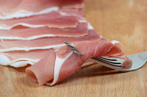 Vue Rapprochée Des Tranches Bacon Sur Table Bois — Photo