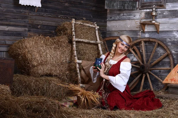 Vacker Kvinna Porträtt Rysk Stil Vackra Ryska Flicka Traditionell Klädsel — Stockfoto