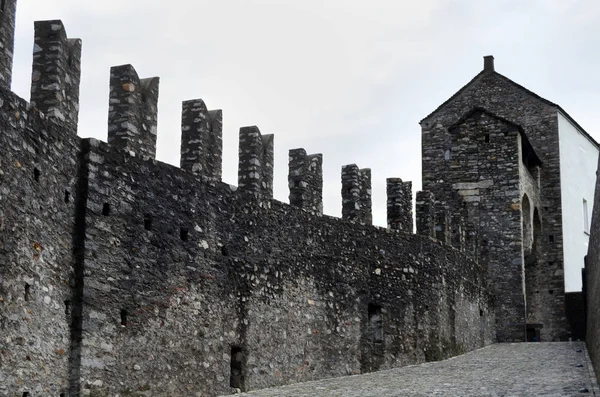 Zamek Montebello Bellinzona Alpach Szwajcarskich Światowe Dziedzictwo Unesco — Zdjęcie stockowe