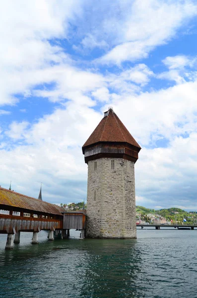 Blick Auf Die Kapellenbrücke Die Berühmte Überdachte Holzbrücke Luzern Schweiz — Stockfoto