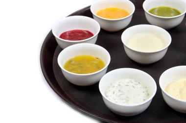 soslar kümesi. Ketçap, mayonez, hardal, soya sosu, barbekü sosu, pesto, hardal